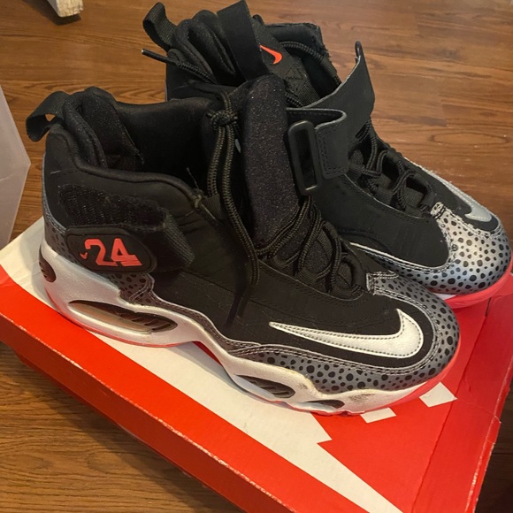 Nike - Picture 3 of 4